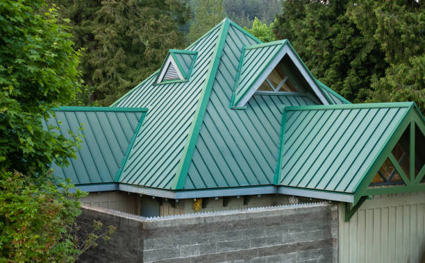 Best Emergency Roof Repair Services  in Little Chute, WI